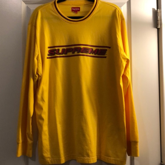 Supreme T-Shirt - Picture 2 of 3